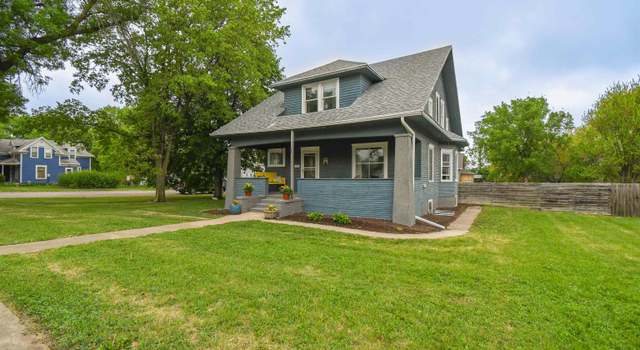 Photo of 310 N Maple St W, Beresford, SD 57004