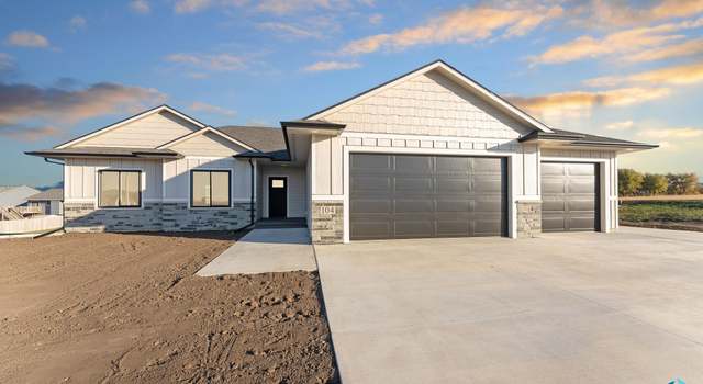 Photo of 104 Skyline Dr, Valley Springs, SD 57068