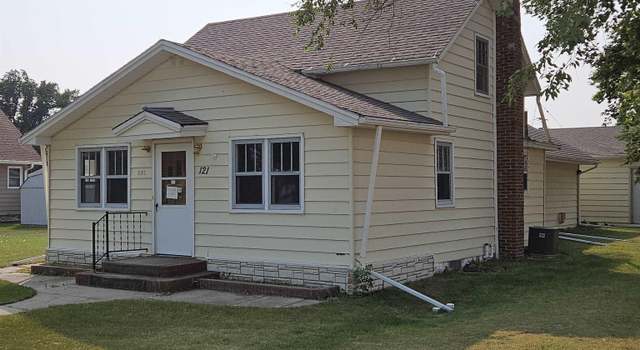 Photo of 121 5th St, Ipswich, SD 57451