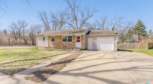 Photo of 1717 S Larry Ln, Sioux Falls, SD 57103