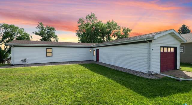 Photo of 404 Best Point Dr, Madison, SD 57042