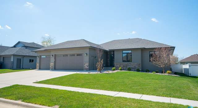 Photo of 1321 W Stonegate Dr, Sioux Falls, SD 57108