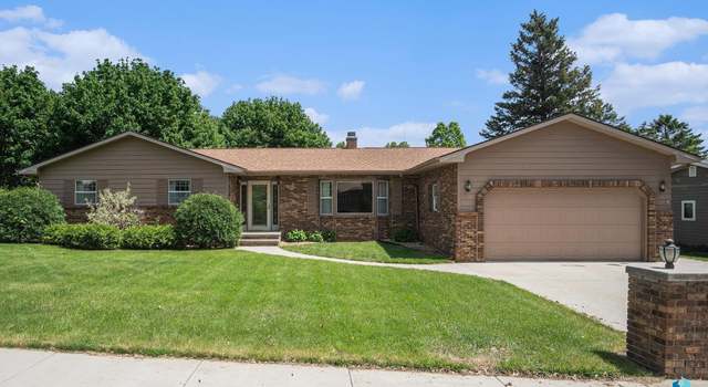 Photo of 836 N Maplewood Dr, Madison, SD 57042