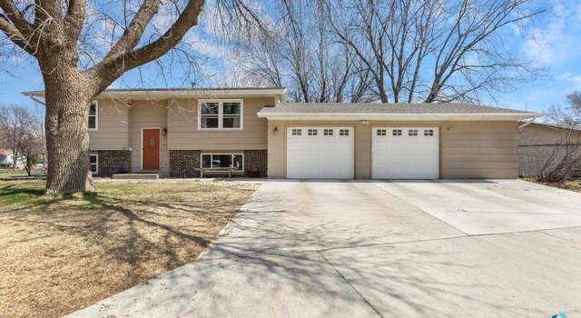 Photo of 200 Perry Ln, Harrisburg, SD 57032
