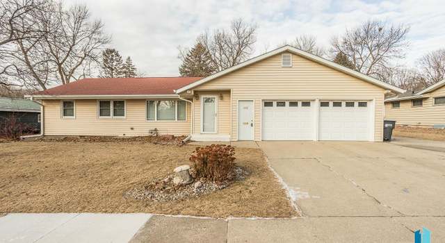 Photo of 1015 CEDAR St, Luverne, MN 56156