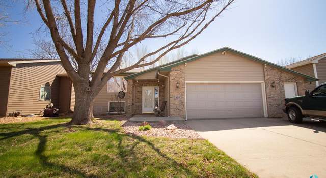 Photo of 810 S Juneau Ln, Sioux Falls, SD 57106