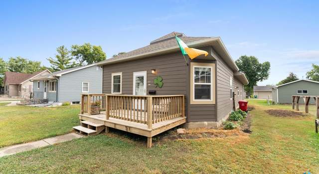 Photo of 104 5th St N, Beresford, SD 57004