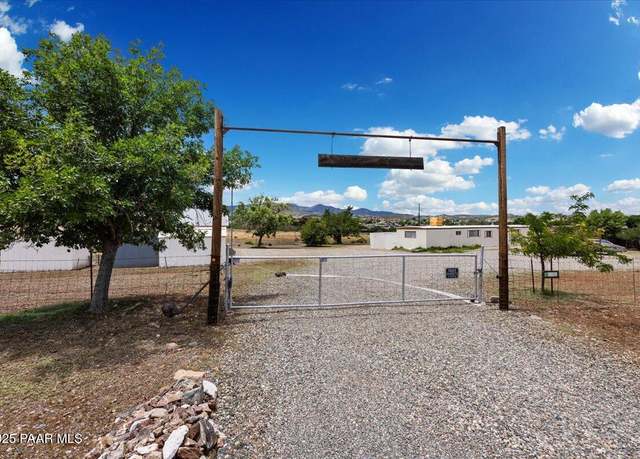 Property at 2900 Holiday Dr, Dewey-humboldt, AZ 86329, 3 beds, 1.5 baths