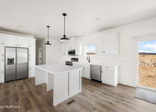 Property at 28125 N Wonder Way, Paulden, AZ 86334, 4 beds, 3 baths