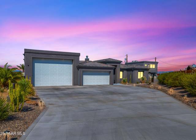 Property at 583 Robin Ln, Lake Havasu City, AZ 86403, 4 beds, 3.5 baths