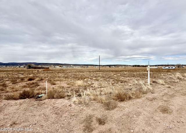 Property at 390 W Hawaii Rd, Paulden, AZ 86334