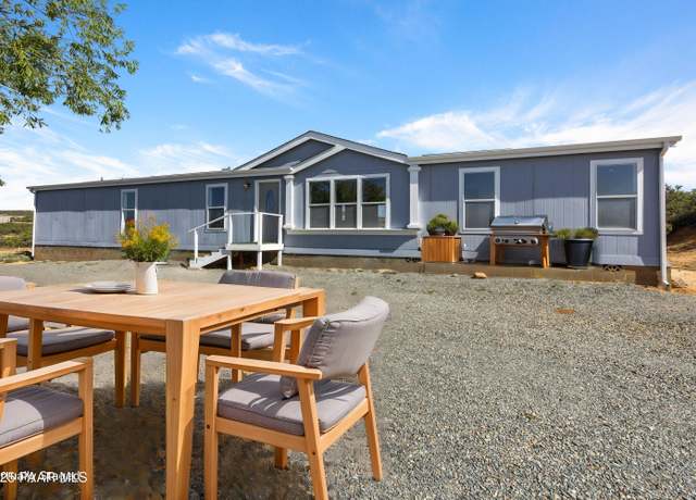Property at 555 N Old Coach Trl, Dewey-humboldt, AZ 86327, 3 beds, 3.5 baths