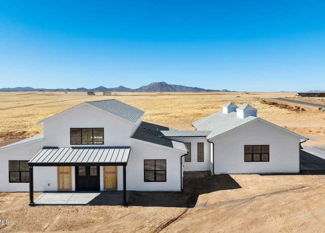 Property at 6695 E Magnolia Dr, Prescott Valley, AZ 86315, 3 beds, 2.5 baths