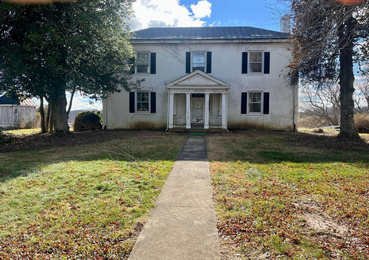Hampton bay hot sale bedford farmhouse