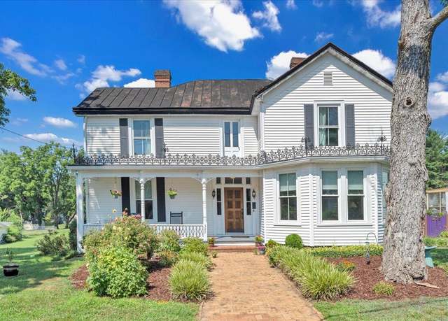 Property at 327 N Broad St, Salem, VA 24153, 4 beds, 3 baths