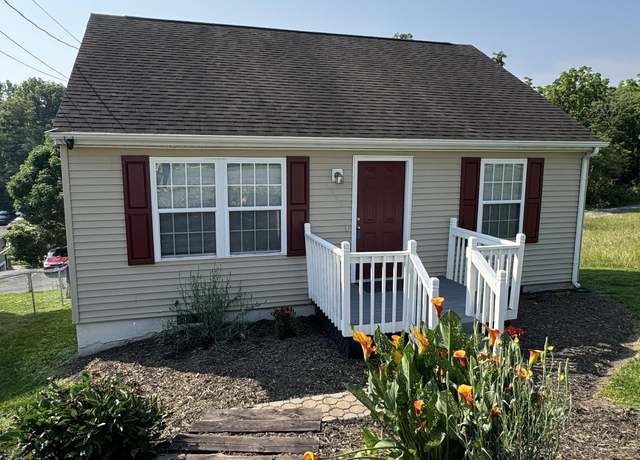Property at 1903 Archbold Ave NE, Roanoke, VA 24012, 2 beds, 1 bath