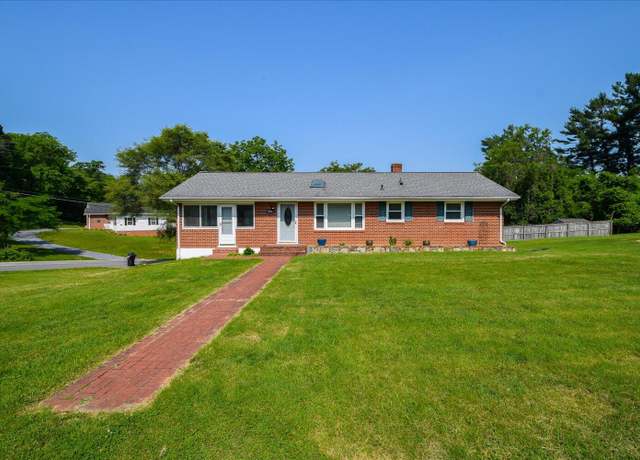 Property at 1008 Ridgecrest Dr, Roanoke, VA 24019, 3 beds, 2 baths