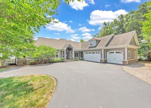 Property at 424 Baywood Dr, Moneta, VA 24121, 4 beds, 6 baths
