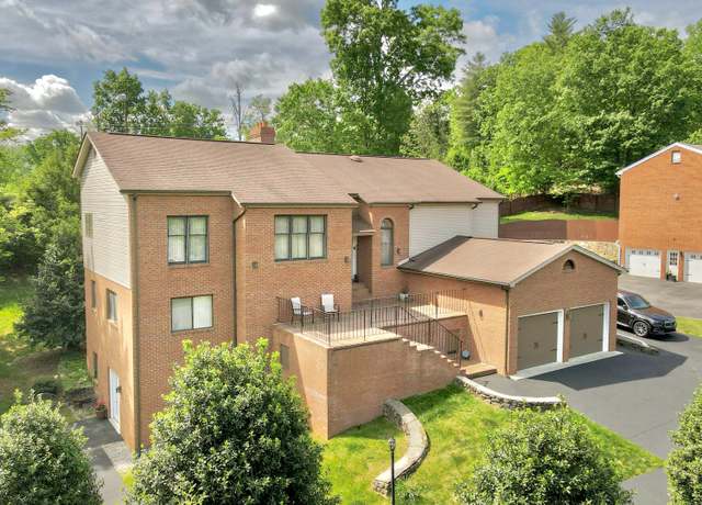 Property at 168 Bogey Ln, Salem, VA 24153, 4 beds, 3.5 baths