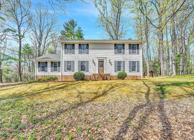 Property at 6620 Wellington Rd, Roanoke, VA 24018, 4 beds, 3 baths