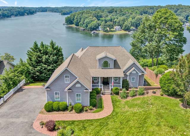 Property at 220 Village Ln, Moneta, VA 24121, 3 beds, 4 baths