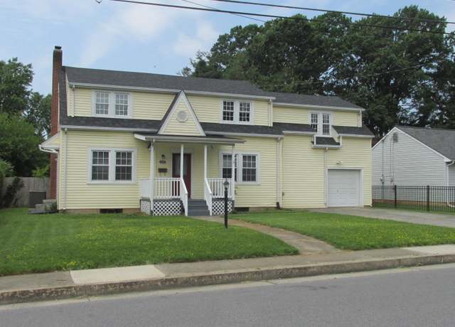 Property at 5240 Hawthorne Rd NW, Roanoke, VA 24012, 4 beds, 2 baths