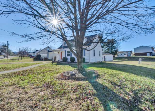 Property at 2001 Mountain Ave, Salem, VA 24153, 3 beds, 1 bath
