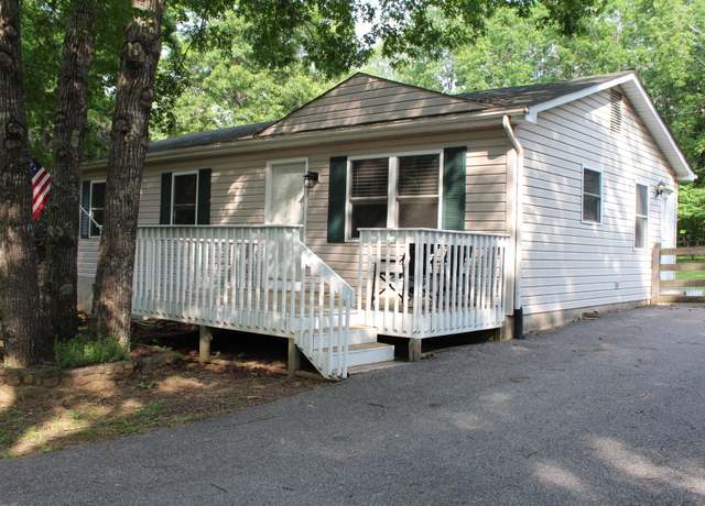 Property at 8728 Bradshaw Rd, Salem, VA 24153, 3 beds, 1 bath