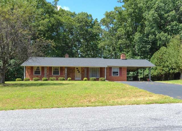 Property at 584 Applewood Rd, Martinsville, VA 24112, 3 beds, 2 baths