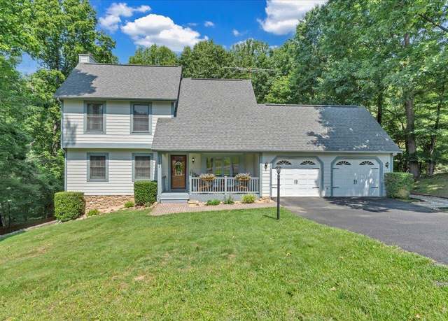 Property at 7984 Forest Creek Dr, Roanoke, VA 24018, 3 beds, 2.5 baths