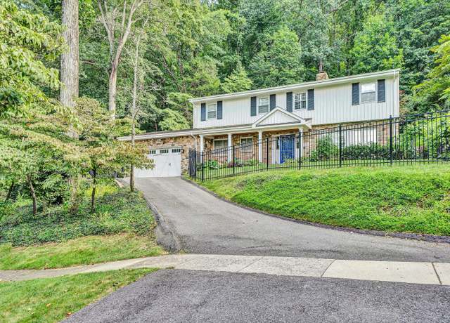Property at 2865 Jefferson St SW, Roanoke, VA 24014, 5 beds, 3.5 baths