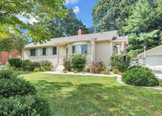 Property at 1817 Woodlawn Ave, Salem, VA 24153, 3 beds, 1 bath