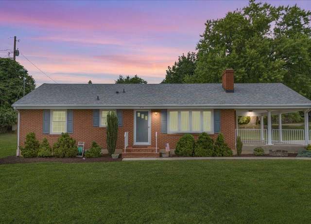 Property at 419 Diamond Rd, Salem, VA 24153, 3 beds, 2 baths