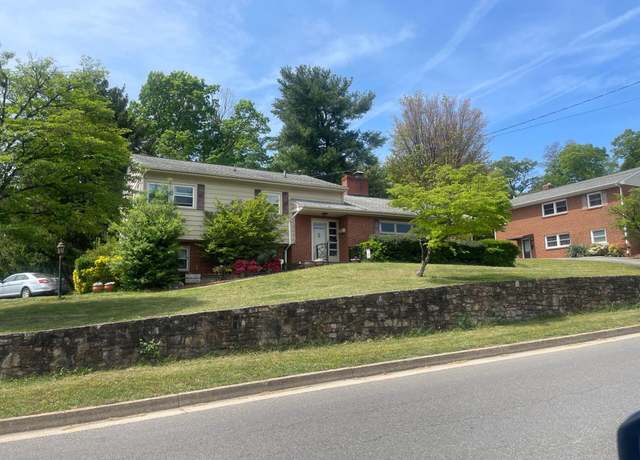 Property at 3636 Grandview Ave NW, Roanoke, VA 24012, 3 beds, 2.5 baths