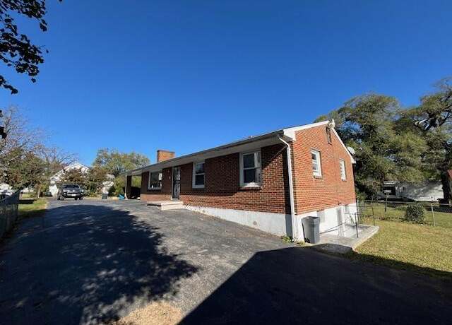 Property at 1910 Mercer Ave NW, Roanoke, VA 24017, 3 beds, 2 baths