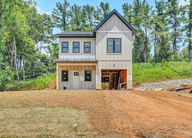 Property at 300 Anderson St, Rocky Mount, VA 24151, 3 beds, 2.5 baths
