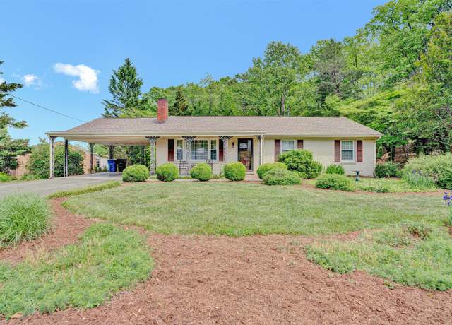 Property at 2072 Mcvitty Rd SW, Roanoke, VA 24018, 3 beds, 2.5 baths