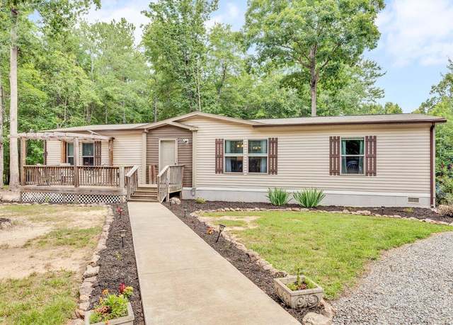 Property at 1034 Lookout Ct, Huddleston, VA 24104, 3 beds, 2 baths