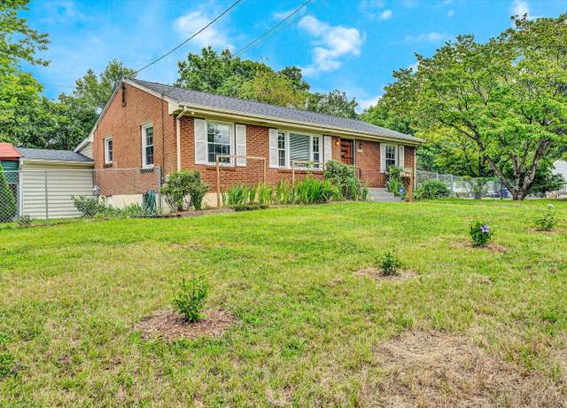 Property at 5001 Hildebrand Rd NW, Roanoke, VA 24012, 5 beds, 2 baths