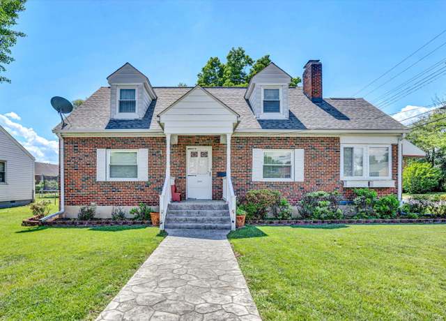 Property at 2920 Bradley St NE, Roanoke, VA 24012, 4 beds, 2 baths