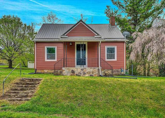 Property at 904 Westview St, Narrows, VA 24124, 4 beds, 1.5 baths