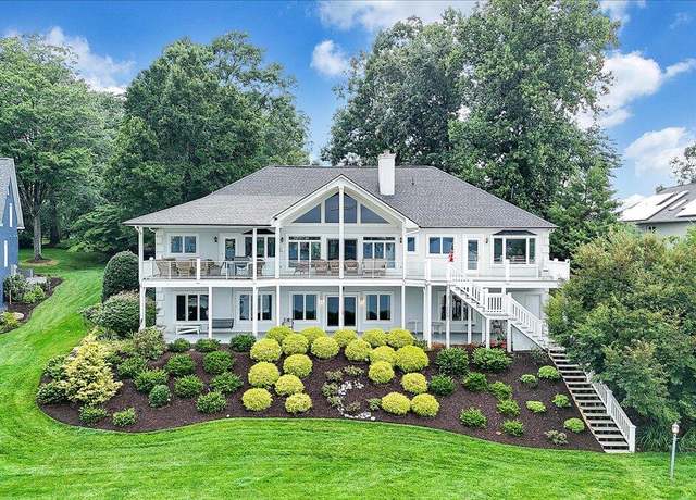Property at 40 Spinnaker Run Cir, Moneta, VA 24121, 4 beds, 3.5 baths