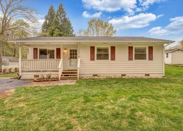 Property at 2421 Franklin St, Salem, VA 24153, 3 beds, 1 bath