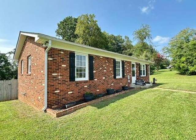 Property at 1281 Lone Oak Xing, Huddleston, VA 24104, 3 beds, 2 baths