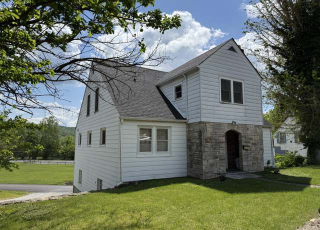 Property at 111 Rosedale Ave, Covington, VA 24426, 6 beds, 2 baths
