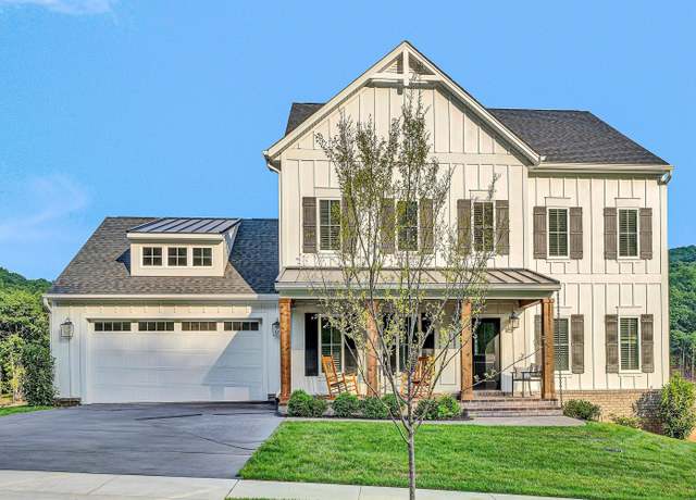 Property at 1015 Wilton Park Dr SW, Roanoke, VA 24014, 5 beds, 3.5 baths