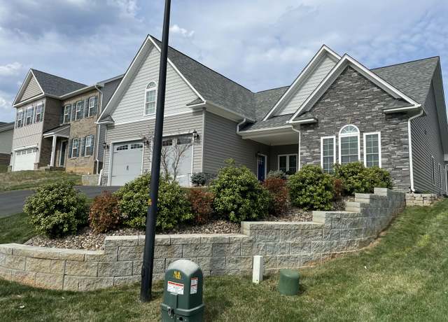 Property at 7932 Carriage Park Dr, Roanoke, VA 24019, 5 beds, 3 baths