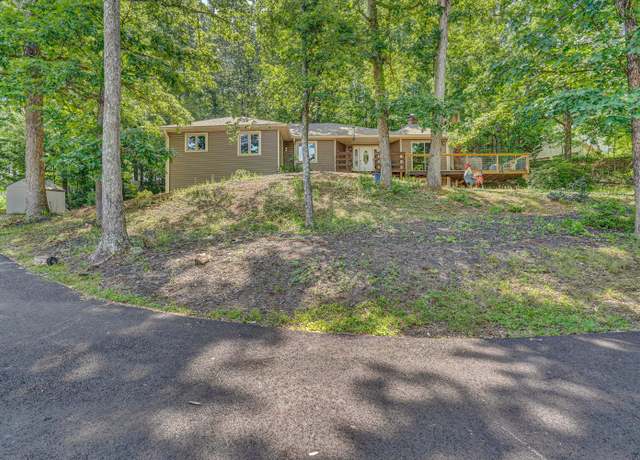 Property at 5259 Crossbow Cir, Roanoke, VA 24018, 3 beds, 2.5 baths