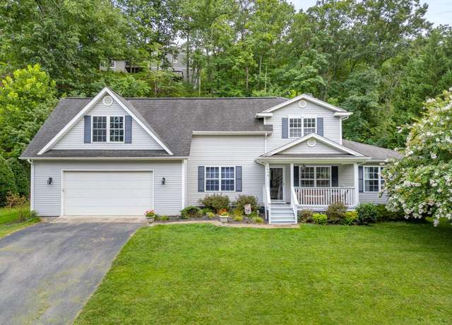 Property at 5898 Lakemont Dr, Roanoke, VA 24018, 5 beds, 3.5 baths