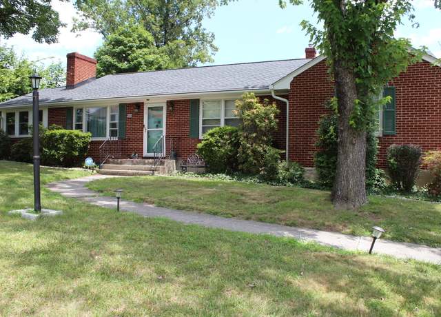 Property at 2014 Wynmere Dr, Roanoke, VA 24018, 3 beds, 2.5 baths